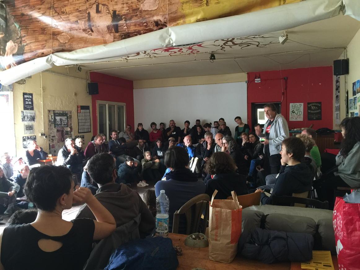 PaolaZTadiello's tweet photo. #Lubiana assemblea #OpenBordersCaravan @globalproject http://t.co/tAGXQTyCRT