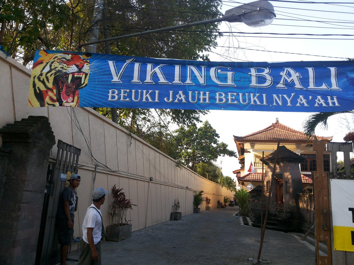 Asikkk.. :)) RT <a href="/VikingBali/">𝐕𝐢𝐤𝐢𝐧𝐠𝐁𝐚𝐥𝐢𝐏𝐞𝐫𝐬𝐢𝐛𝐂𝐥𝐮𝐛</a>: Mangga jln griya anyar no 1xy