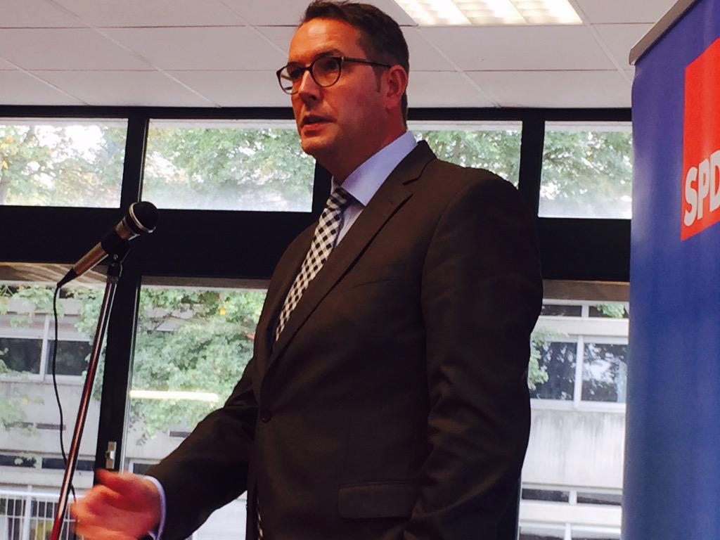 SPDKoblenz's tweet photo. @Alex_Schweitzer klares Plädoyer für Einwanderungsgesetz! @SPDKoblenz  @David_Langner http://t.co/2jp9FMDD2f