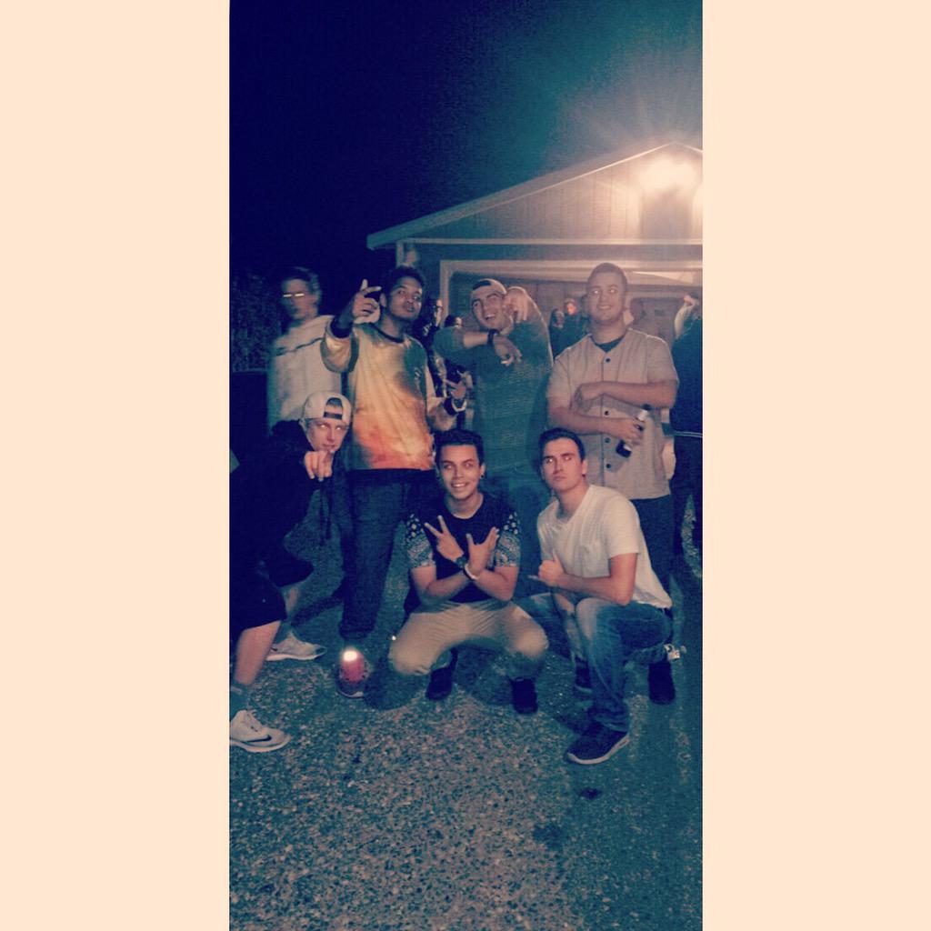 alphabrav0's tweet photo. Bradahz!!!🙌🏽🚨💎💯 @The_real_Drevon @JoeTuckerr @asgodinez9 @SouthPaw_5 @G_WOEE27 #thugpose http://t.co/2qxeG8kaVD