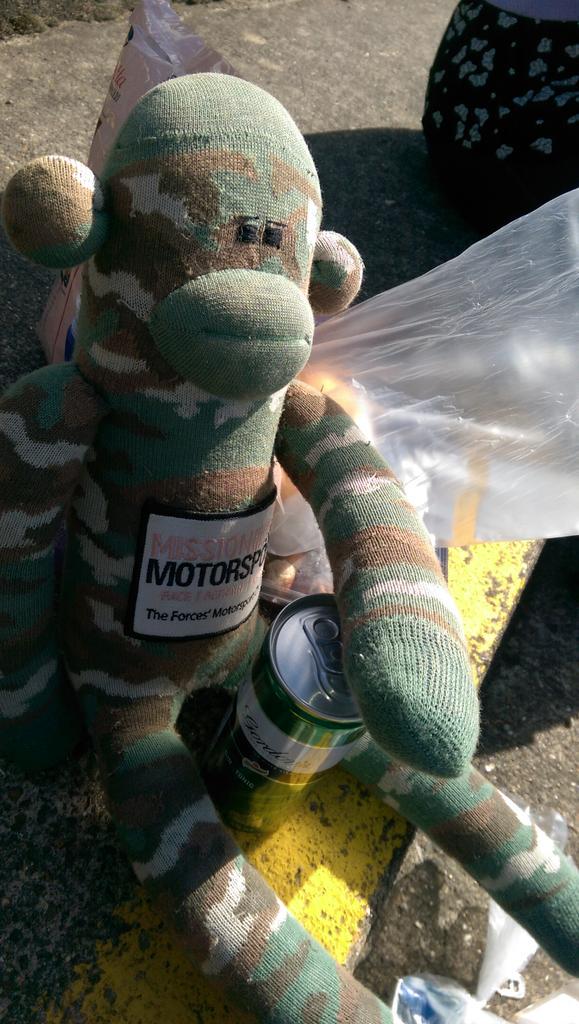 SM_02_002's tweet image. @bignormanski @AdamMorgan33 cheering you on at copse corner #goadamgo