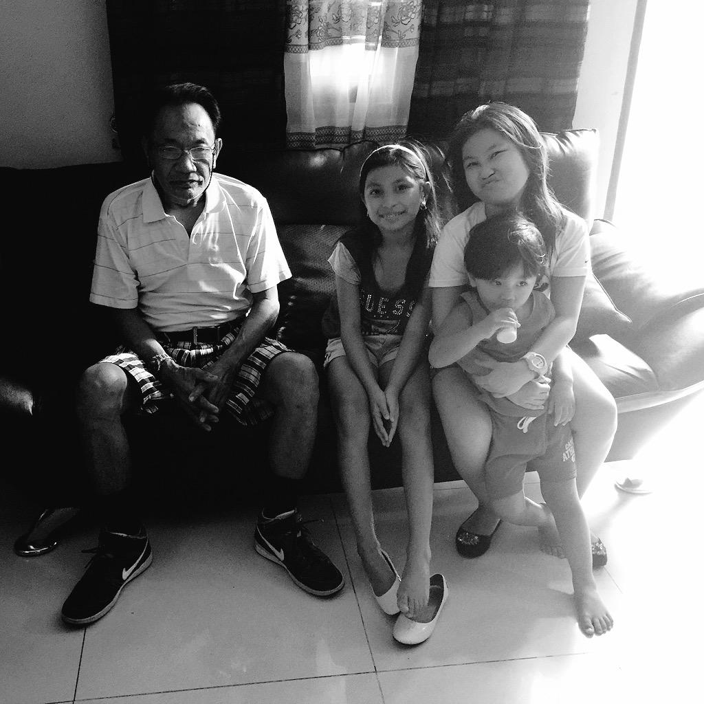 Jearick2's tweet photo. Lolo &amp; my 3 kids!!! http://t.co/WVAH6jWr6z