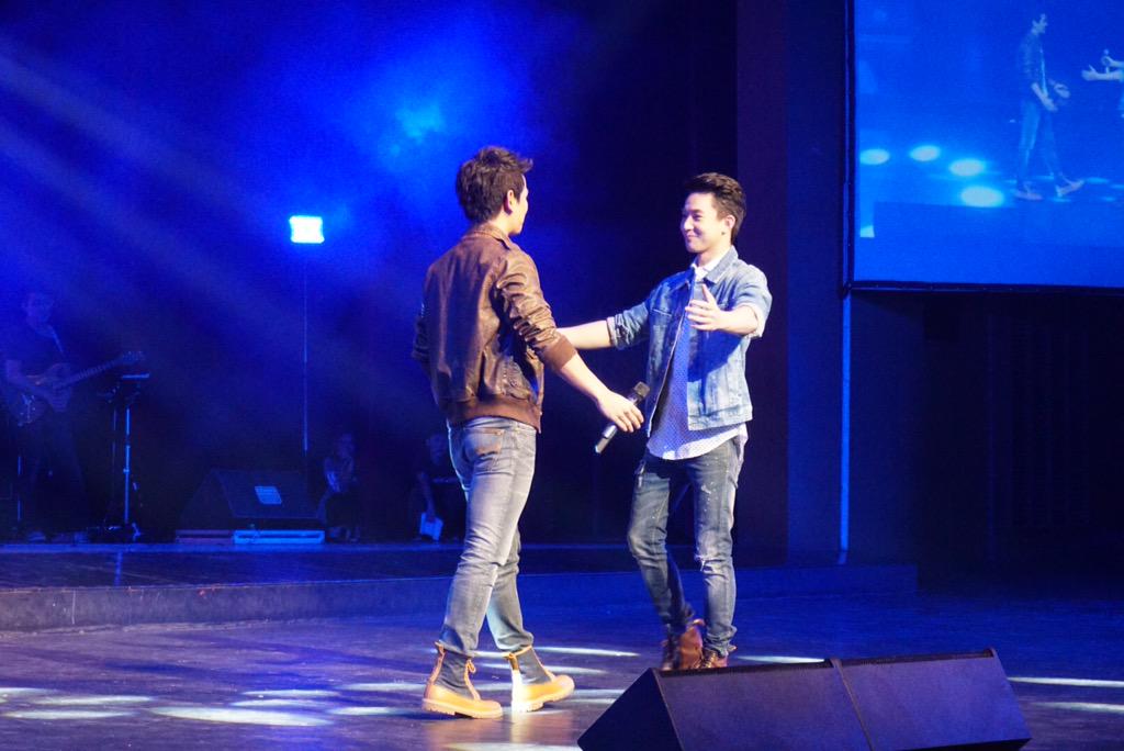 l3e_l3ell's tweet photo. พอเริ่มสนิทก็จะทักทายแบบนี้ 1/2 #คอนกันริท http://t.co/g9nlimN22U