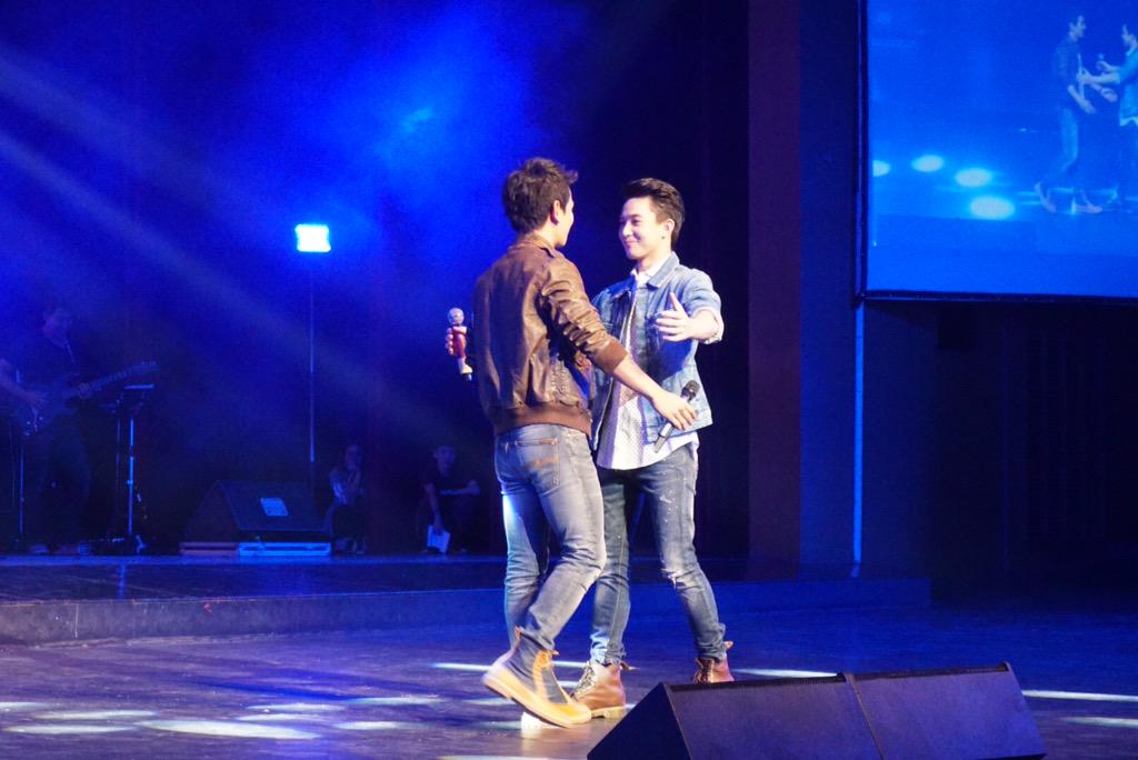 l3e_l3ell's tweet photo. พอเริ่มสนิทก็จะทักทายแบบนี้ 1/2 #คอนกันริท http://t.co/g9nlimN22U