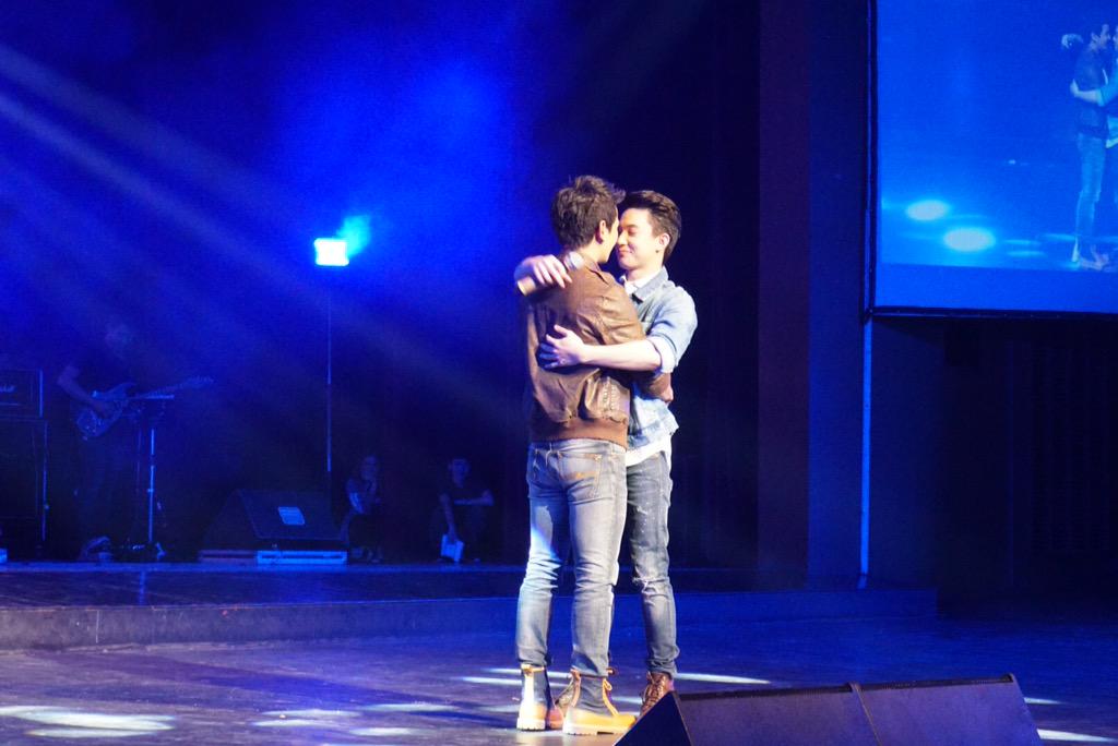 l3e_l3ell's tweet photo. พอเริ่มสนิทก็จะทักทายแบบนี้ 1/2 #คอนกันริท http://t.co/g9nlimN22U