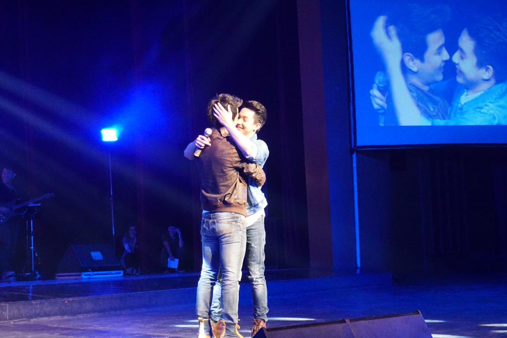 l3e_l3ell's tweet photo. พอเริ่มสนิทก็จะทักทายแบบนี้ 2/2 #คอนกันริท http://t.co/dGRVtgOpI2