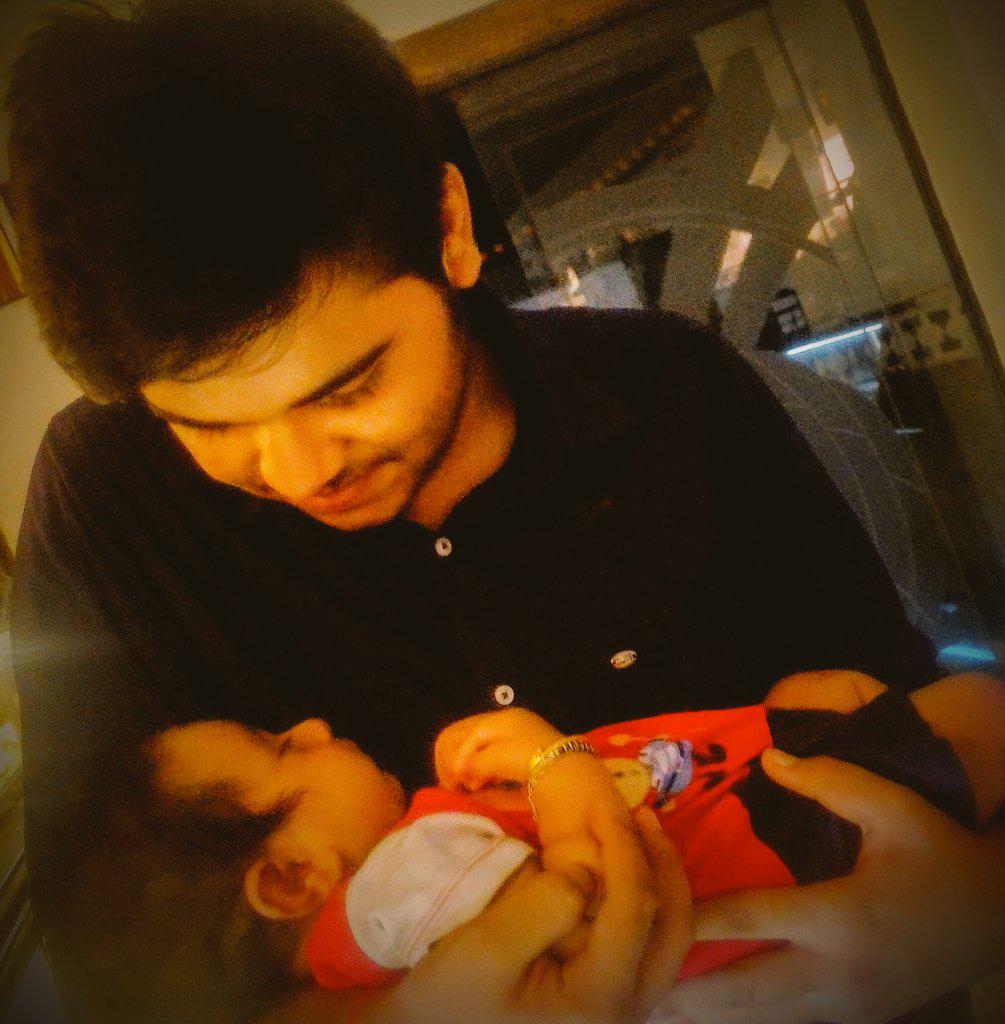 JMithrani's tweet image. #Nephew_Love😍😉😇
#Aarush😎  #Love💗 #Cute😘 #SaudiArabia