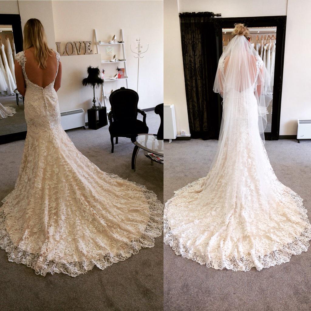 To wear a #veil or to not wear a veil? What do you think ladies, we'd love to know your thoughts.. #sayestothedress