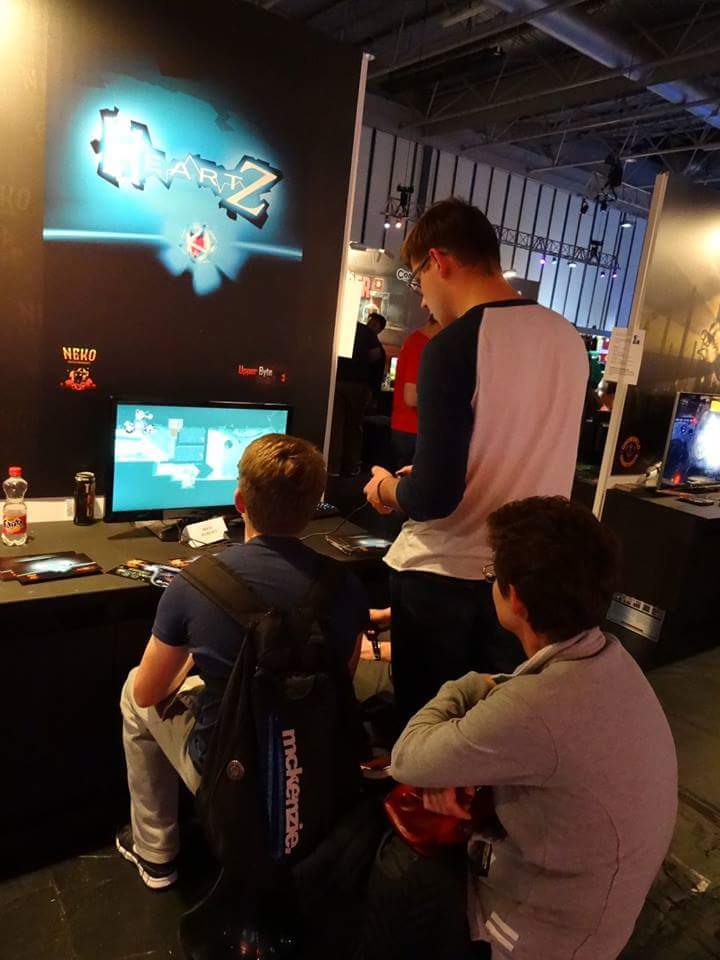 UpperByteEN's tweet image. Lots of people enjoying HeartZ at EGX! #HZGame #EGX2015