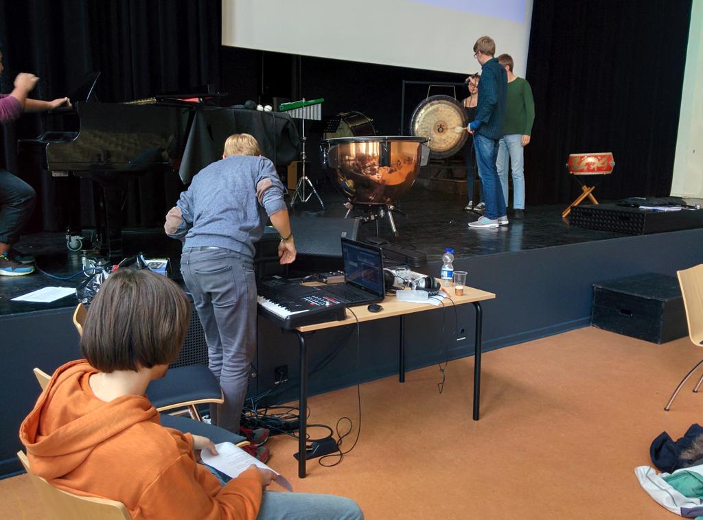 Live Recording with students at the Burggymnasium Essen. Lots of fun!