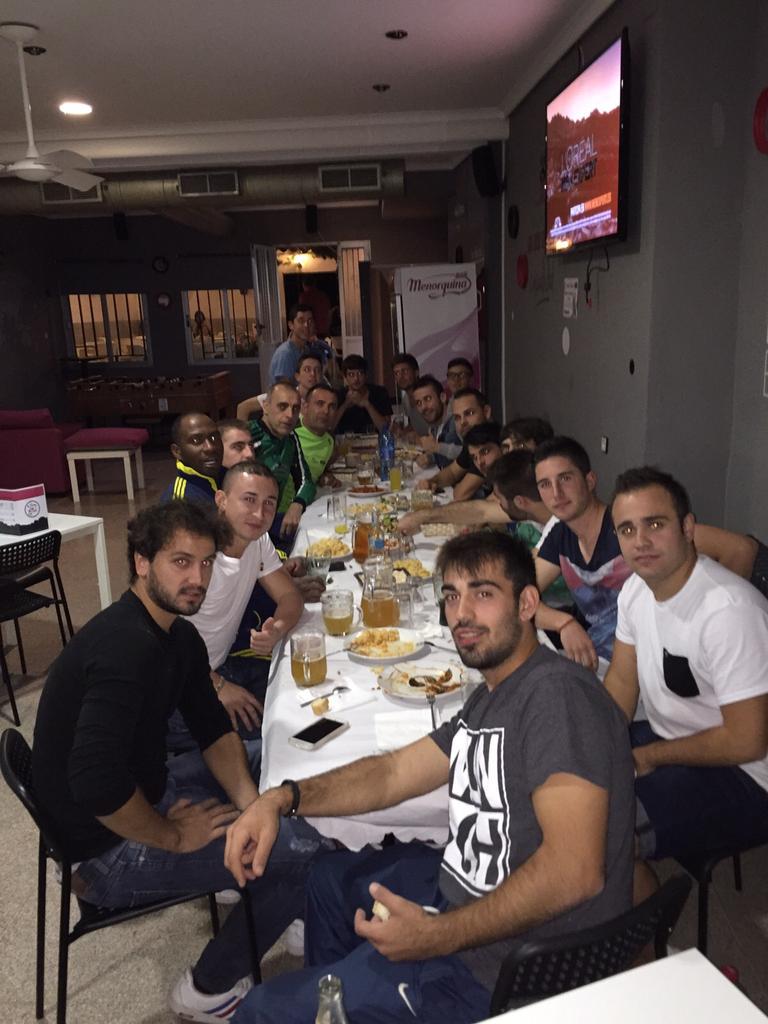 ADCampillo2016's tweet photo. Primera Cena del AD Campillo!!! 
#pedazogrupo #compañerismo #union #gentede10 #juntossomosmasfuertes http://t.co/dn1mJaQYv8