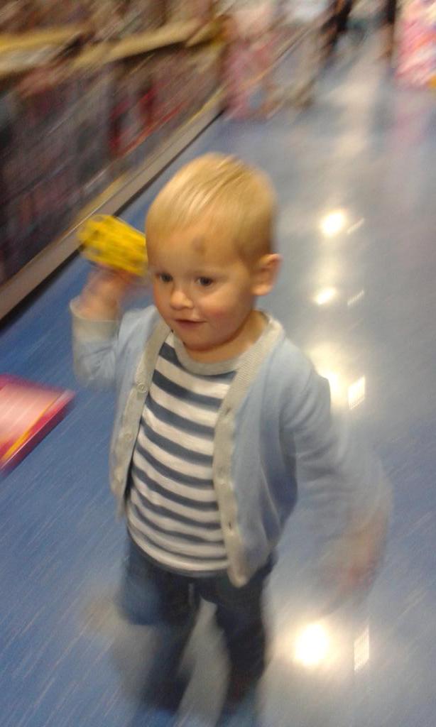 GpPorter8's tweet photo. Xmas allmost  done kids loved smiths toy shop. http://t.co/hoUitcPJb5