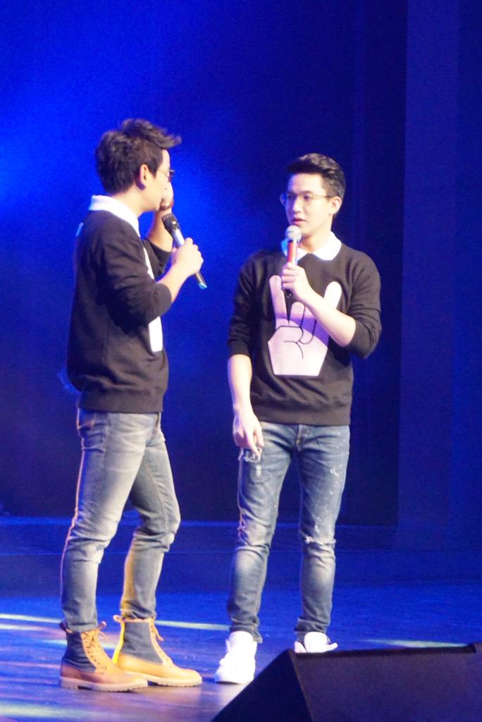 l3e_l3ell's tweet photo. ฝาแฝดกันริท กริ้สสสสส >.< http://t.co/eEXk2LXTiC