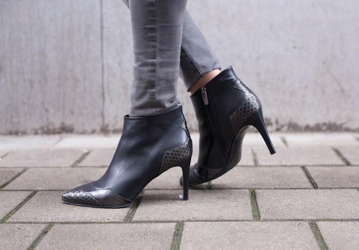 StylingDutchman's tweet photo. http://t.co/EXQe2tazPH new outfit on the blog, all grey with some kick ass @zindashoes stiletto boots. http://t.co/le8Ouk4QkT