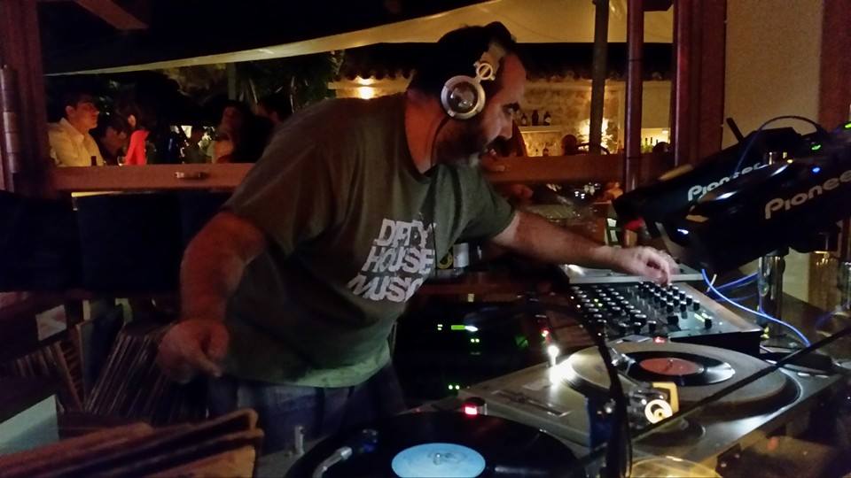 theo grooves plays tonight <a href="/SpitiBar/">&Beyond ( X Spiti Bar )</a>  after 22.00 
jazz -funk - rare groove and all around.