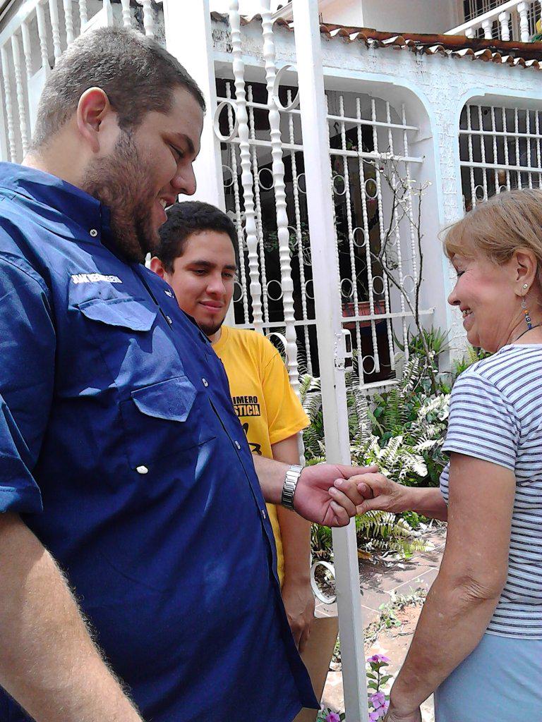 JuanRequesens's tweet photo. Nuestra gente lo que más desea es cambiar para los niños y jóvenes #LaOportunidadDeOro es éste #6D #AltosDeParamillo http://t.co/LUyDGWgBFq