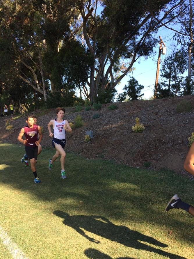 ViewpointXC's tweet photo. Awesome start! Sophomore James Smathers in the lead for #ViewpointSchool #gopatriots Brentwood Invitational http://t.co/1SRH1o5lix