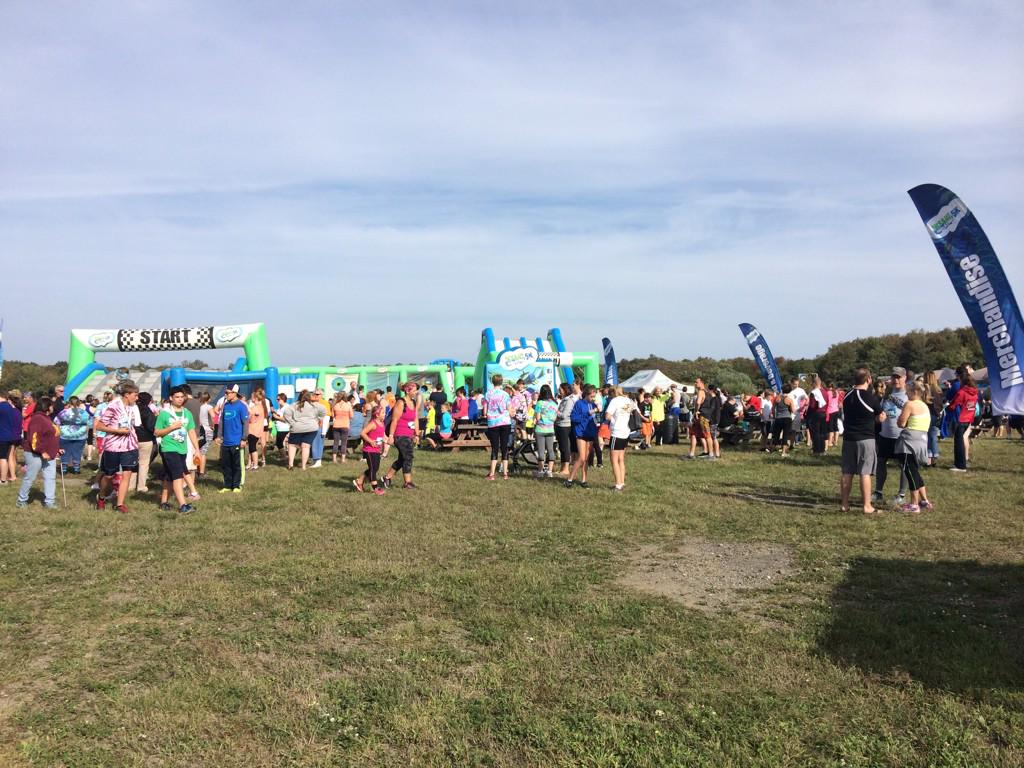 SpeedwayLES's tweet photo. It's a perfect day here at LES for @Inflatable5K! Great event, with great participants! Thank you @VisitErieSports ! http://t.co/PB0k3lxEcR