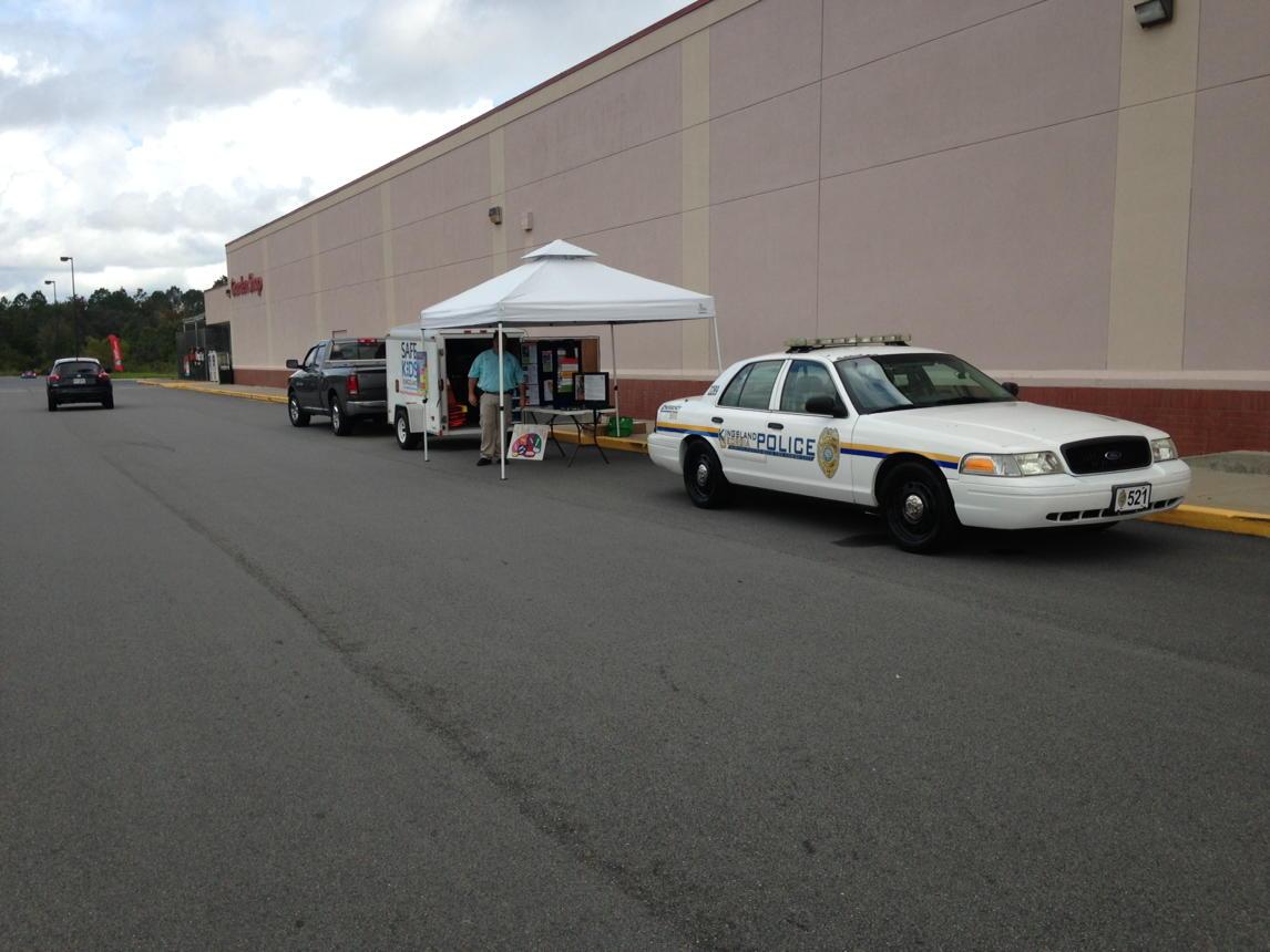 KingslandPD's tweet photo. Kingsland PD with @KidsCamden, Kingsland FD and Camden Fire/Rescue at Kmart for #nationalsafetyweekend http://t.co/rEwGAKlf9n