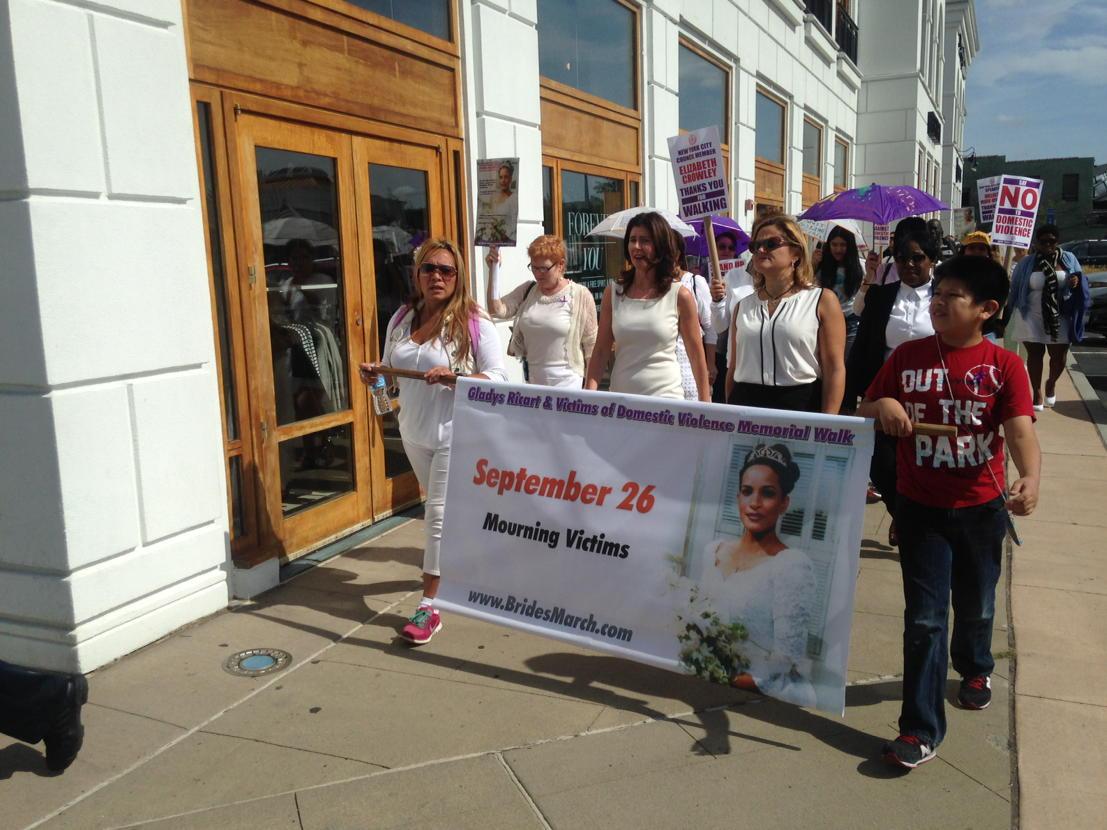 ElizCrowleyNYC's tweet photo. Kicking off #BridesMarchNYC in #Queens with @MMViverito. Stop the silence of domestic violence #MarchaDeNovias http://t.co/wf7KWU3tkq