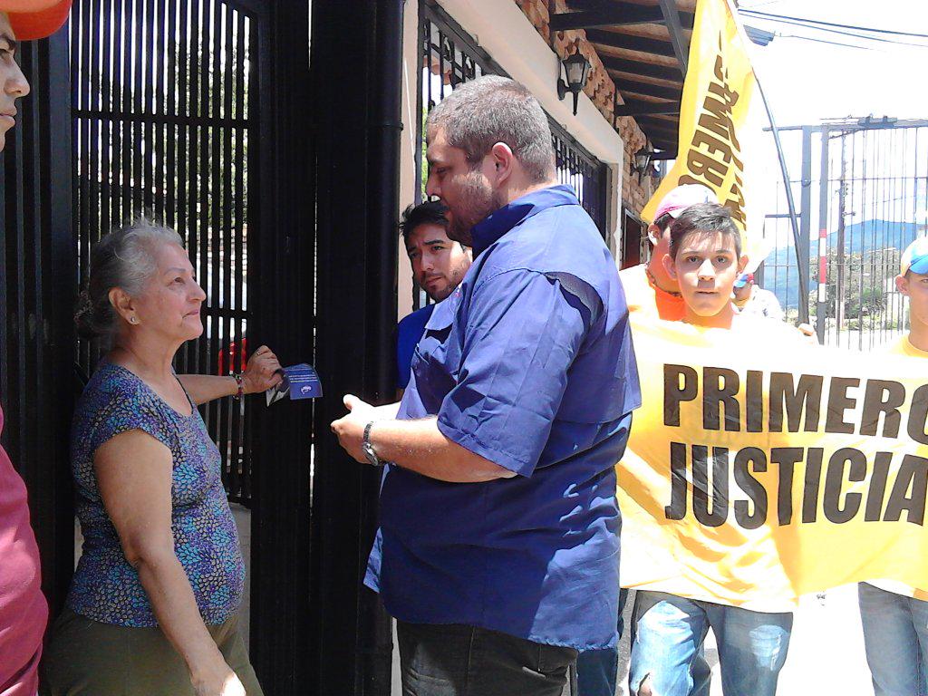 JuanRequesens's tweet photo. Nos acompañan en #AltosDeParamillo todos los partidos políticos. #VenezuelaQuiereCambio http://t.co/m9LZ1R82jW