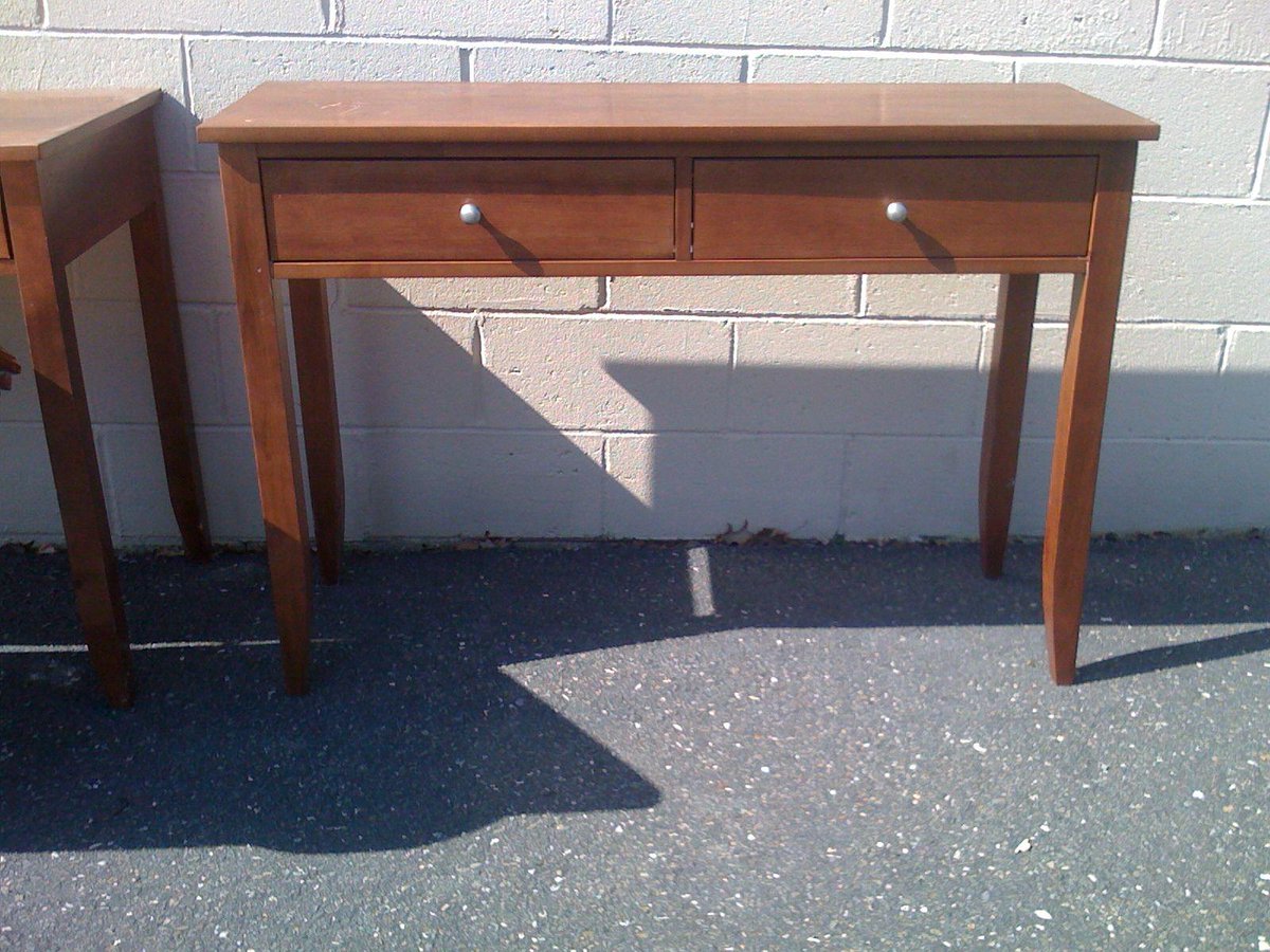 fieldsofvintage's tweet photo. #foyertable #entrancetable #linentable #silverwaretable #ebay http://t.co/AWLHvUnfAU http://t.co/774a70U9g6