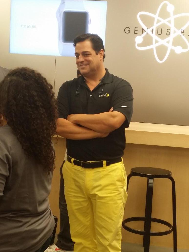 I have the best boss ever. He covered stores Pope/NYC/NJ 👍😉 <a href="/Kpalet5/">Karen Paletta</a> <a href="/gallucciosprint/">Michael Galluccio</a> @SprintNERegion <a href="/marceloclaure/">Marcelo Claure</a>