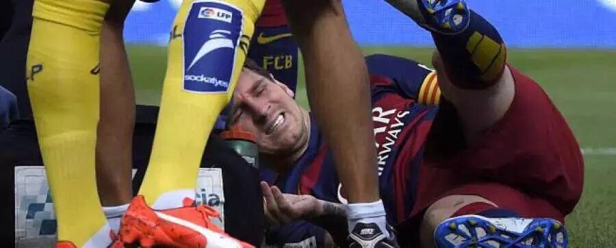 What the fuck 😂"@FansFCBIndo: Messi cidera dan akan absen sekitar 6-8 minggu.
Get well soon, Leo! "