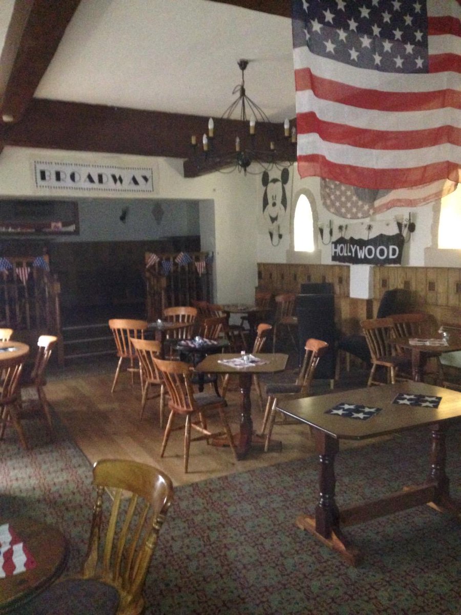 dobbinssupper's tweet photo. Room is getting ready for tonight!!! http://t.co/fsyYtHaE4b