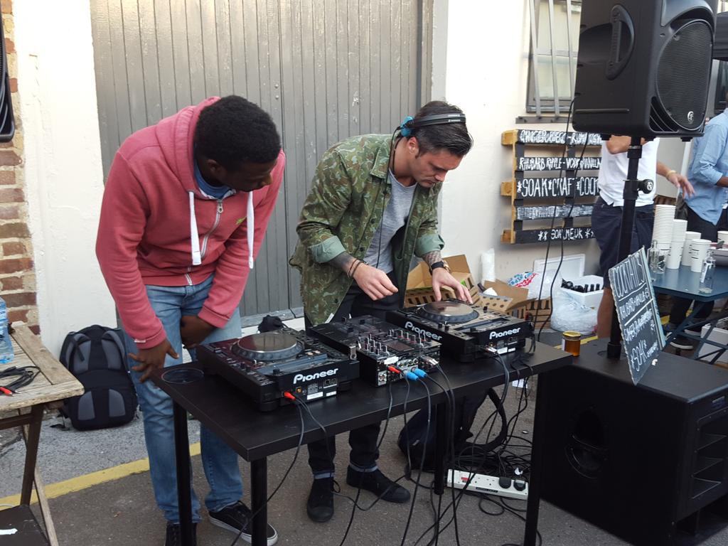 Unit_25's tweet image. Hectic set by Tone Royale right now at Colina Mews!! #U25BlockParty