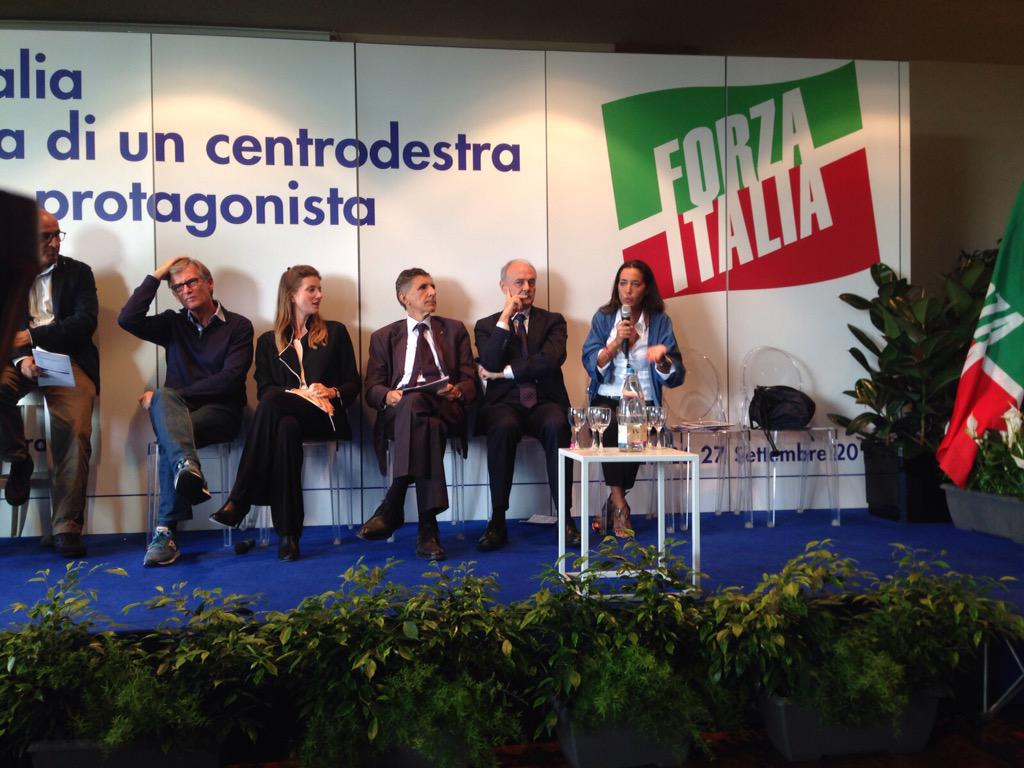FI nn si nasconda dietro filo d'erba:qnd nostro leader messo all'angolo ci siamo seduti senza reagire.#ForzaFuturo