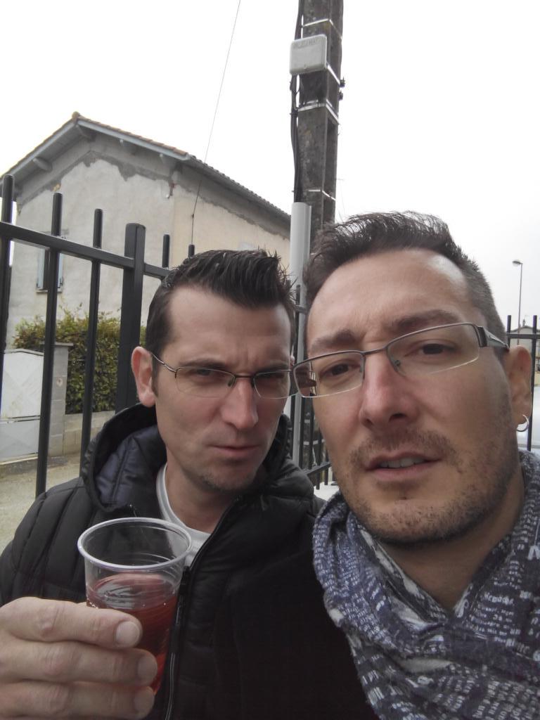 gladius_ondres's tweet photo. #fetedesrobins http://t.co/6ntuzeL0Uh