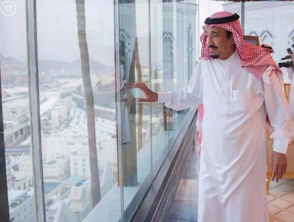 A_M_1987's tweet photo. #توحيد_صوره_سلمان_بتويتر

في صورة العرض وحدنا لك الصوره
ياجعلنا فدوة الصوره وراعيها http://t.co/hpgksSq3NZ