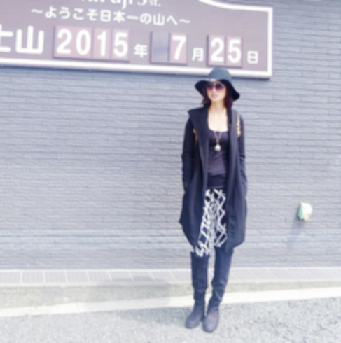 siolive_16's tweet photo. ka Olive S.Pd @siolive_ #siolive_ at gunung fuji - japan http://t.co/5ptcCeT01S