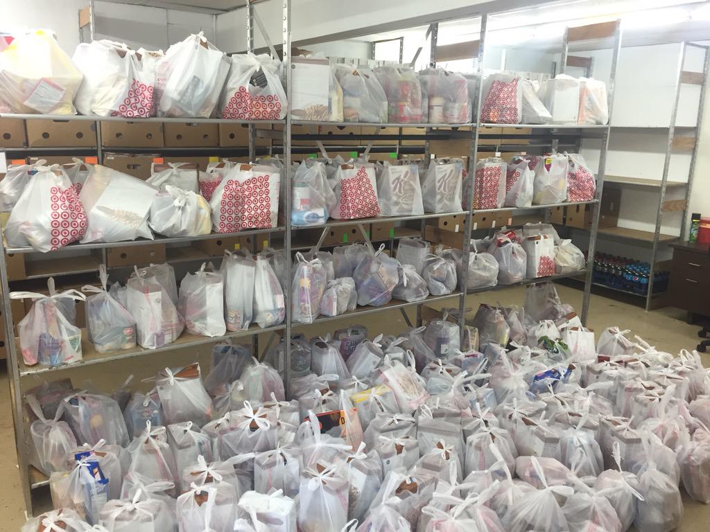 AnnaMartin_22's tweet photo. 200+ bagged food all ready for @seuniversity students to hand out! #seuexposure http://t.co/DwWEBG3ivR