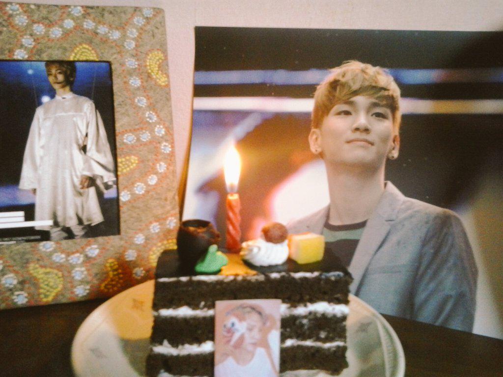 temukeychan_'s tweet photo. Happy Birthday my bigfreakey!!♥
#happyFreaKEYDay
#Key0926 http://t.co/8AoTViBcJp
