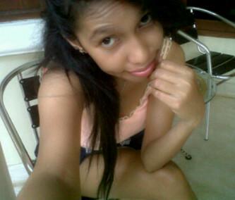 nonanonambon's tweet photo. Malam minggu, ada yg mau culik zg lah? Hehe http://t.co/A1znhZw85J