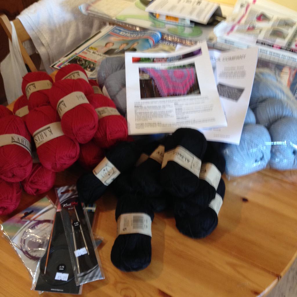 stefarchivist's tweet photo. Carefully chosen #YarnSwag #SensibleStuff #yarndale2015 http://t.co/2CSF4nQ3kj