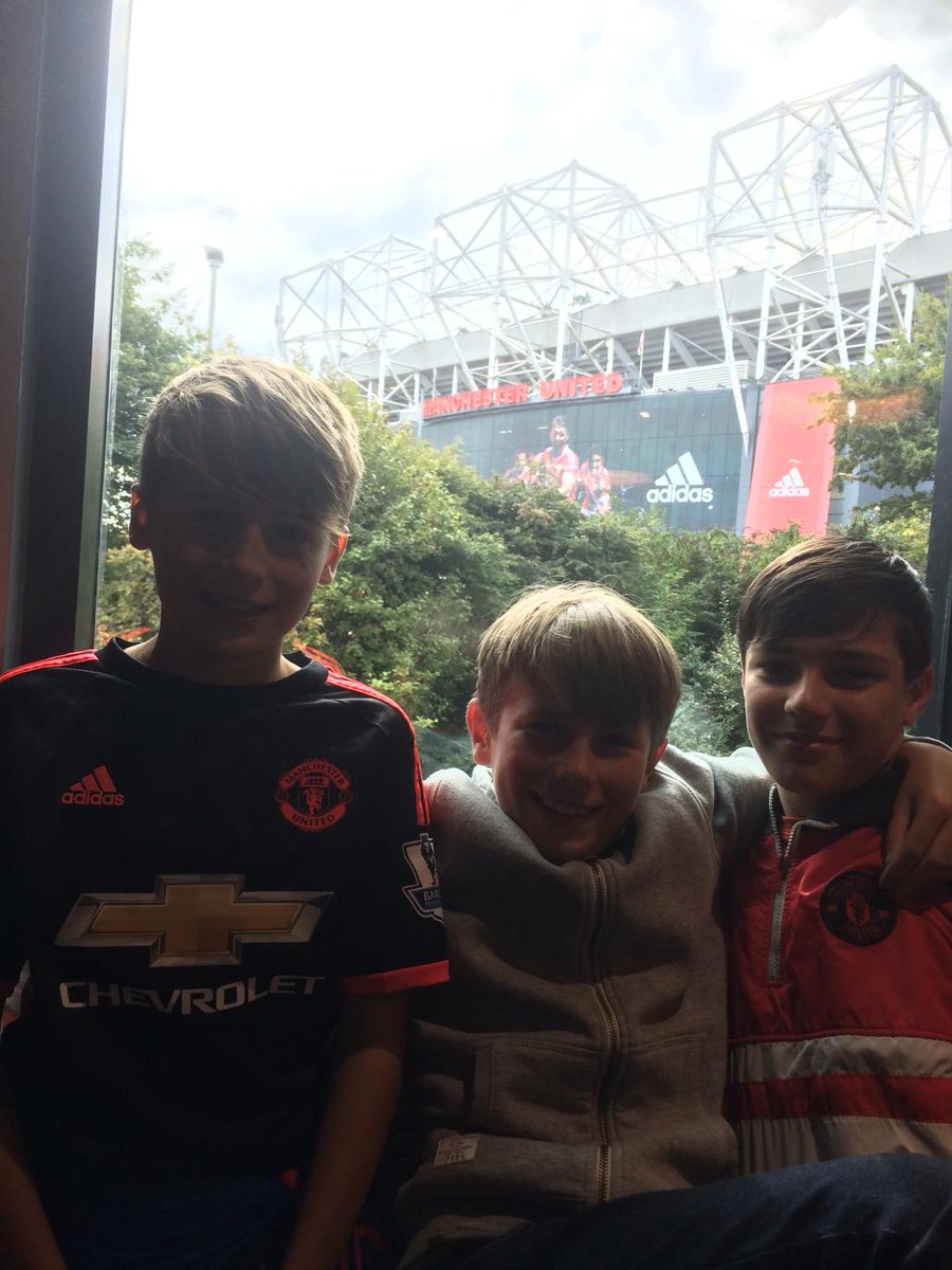 11millsy's tweet photo. Lads @cafefootballuk with #vivajojo #ben7 and #harry8 @fizzer18 @GNev2 #mufc http://t.co/Gplz7Gr4GH