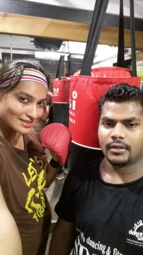 KSiddhiwala's tweet photo. Happy after the completing the task😄 sore legs and arms still smiling loll😆 @aniltrainer #SDWM #ithinkfitness😥🙆💪👊 http://t.co/5GI4xFEwL9