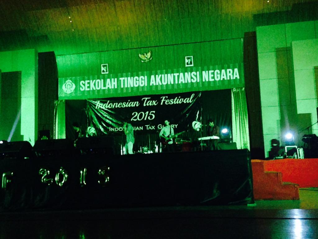 [live report]penampilan yg sangat memukau dari grup band Hero Dias