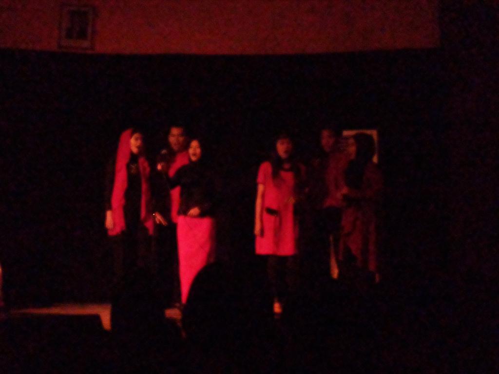 Mimin Lagi Nonton Pementasan Pemantapan Angkatan Muda <a href="/UKMSSD/">SanggarSeniDemokrat</a> 2014 nih. . . . Ramee lhoo...