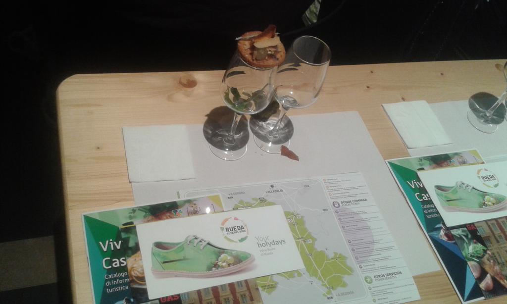expospain2015's tweet photo. Do you know the Route of #Rueda? @RutaVinodeRueda @cylesvida @jcyl #expocyl http://t.co/hpT6nAiOd7