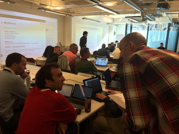 IUK_Defence's tweet image. @foggie_esp  gets a half way point progress update at #modhack2015 @dstlmod @KTNUK #modhack2015