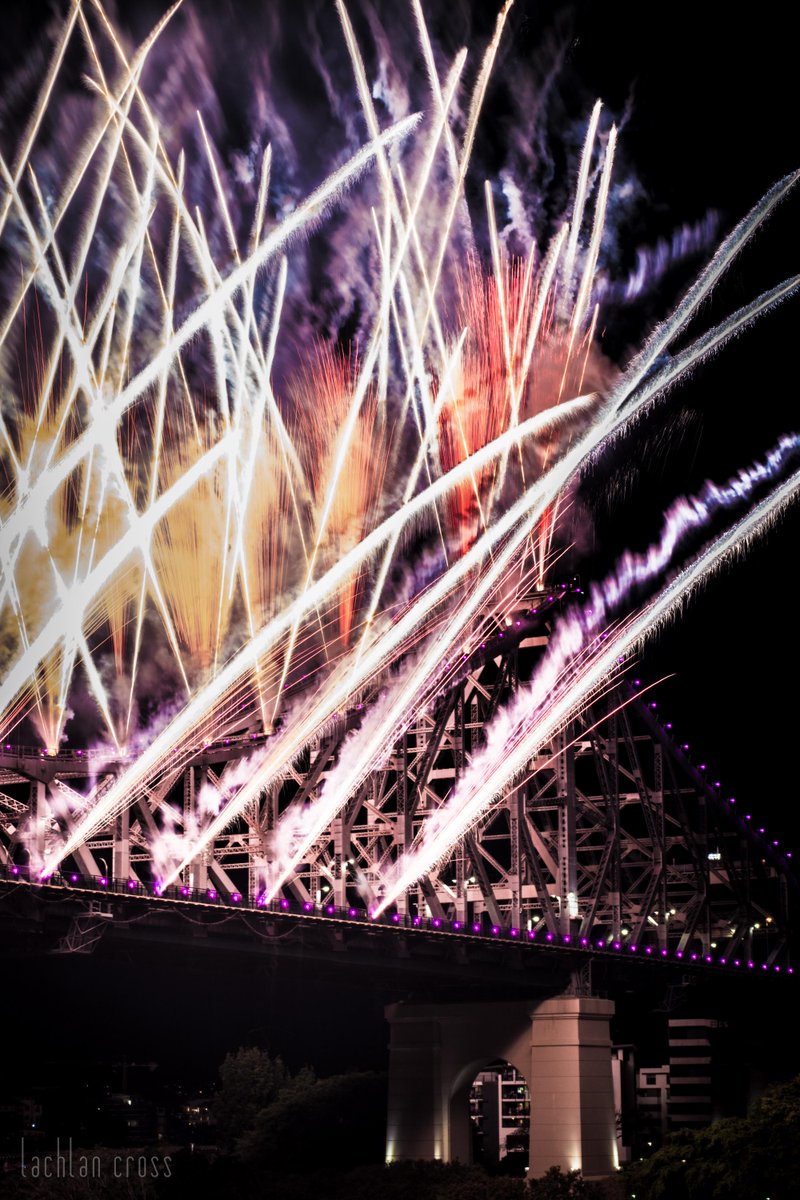 lachlancross's tweet photo. Riverfire 2015! @BrisFestival #BrisFest #Riverfire #RiverFire2015 http://t.co/3bOAVA1oHR