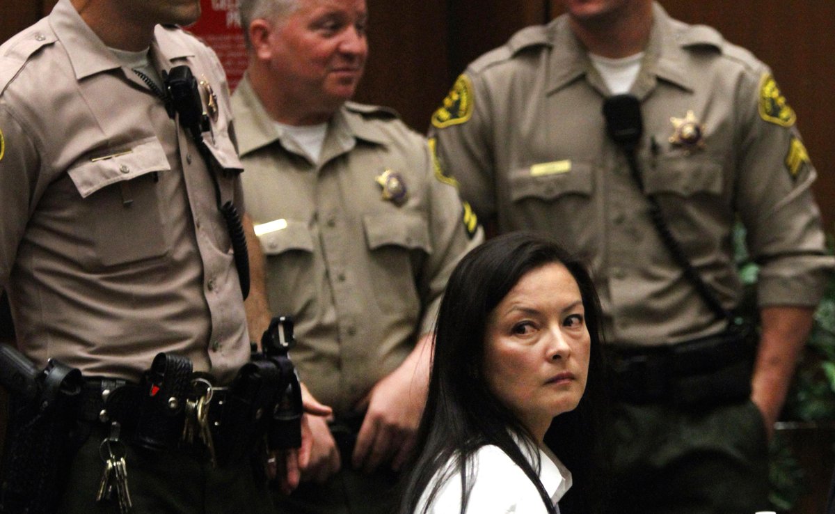 TPM's tweet photo. Massive $150M fraud case alleges phony doc did hundreds of surgeries http://t.co/ZoYrKmDnl9 http://t.co/ndHOf856k8
