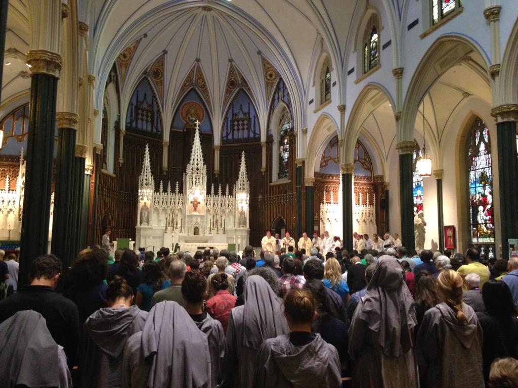 seletlumieretv's tweet photo. Messe pour les francophones ce matin Église St-Jean l'Évangéliste #RMF2015 #PopeInPhilly #FestivaldesFamilles http://t.co/qiJM8aPHAt
