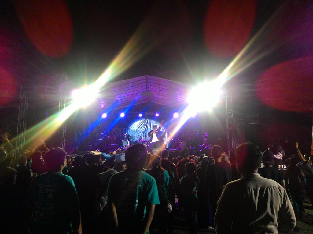 Perform debus #SUNDANATION