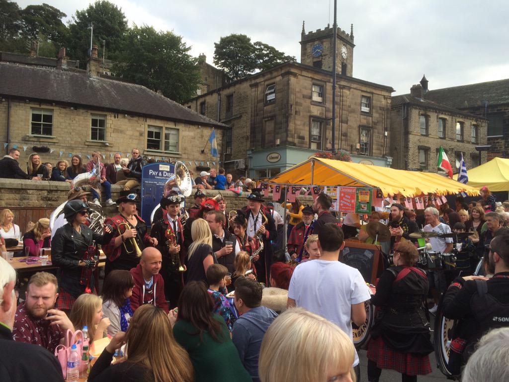 alantobi's tweet image. Good atmosphere @HolmfirthFood #freshers2015 @HuddersfieldInt trip #Britishculture