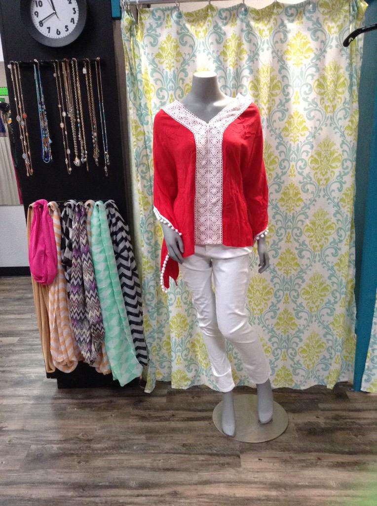 ShabbyChicBTQ's tweet photo. Astoria born red top with white jeans http://t.co/Txj7BmoBrt